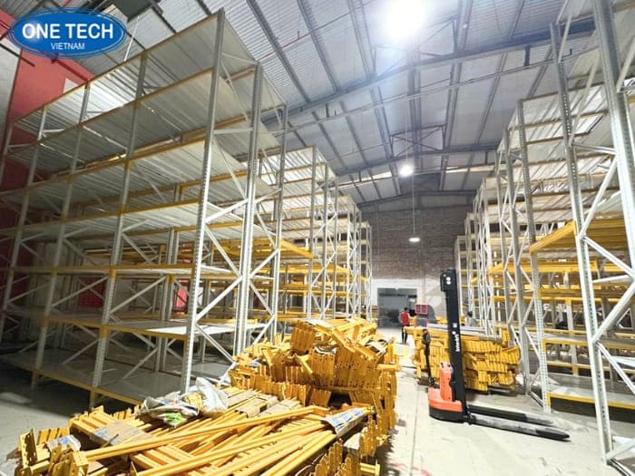 Lắp đặt dự án kệ kho cho công ty dịch vụ ô tô Carpla 05