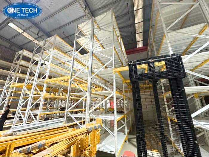 Lắp đặt dự án kệ kho cho công ty dịch vụ ô tô Carpla 07