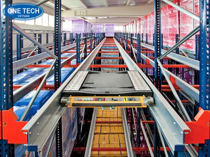 Kệ Radio Shuttle hướng tới kho logistics bán tự động
