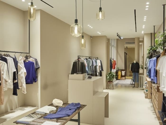 Mẫu thiết kế shop quần áo nam chuẩn phong cách Seoul