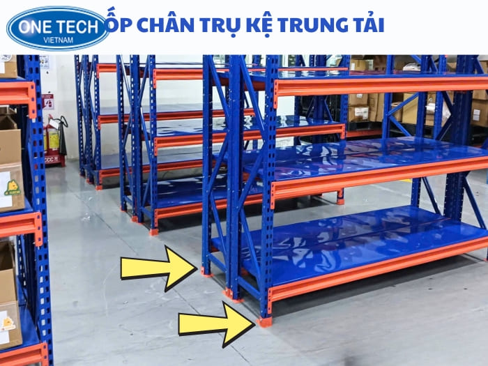 Ốp chân trụ bằng sắt, cố định kệ trên mặt sàn