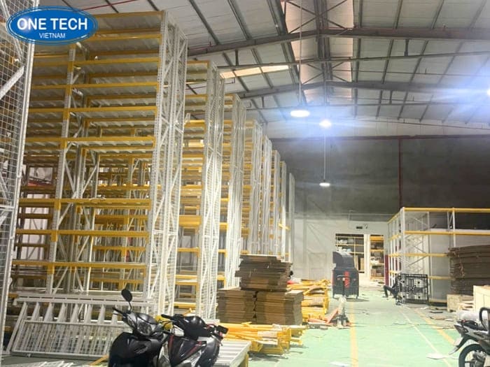 Diện tích kho khoảng 1500m2