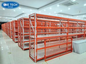 Kệ trung tải màu cam kết hợp lưng lưới