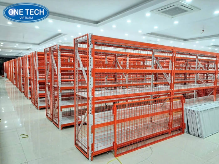 Kệ trung tải màu cam kết hợp lưng lưới