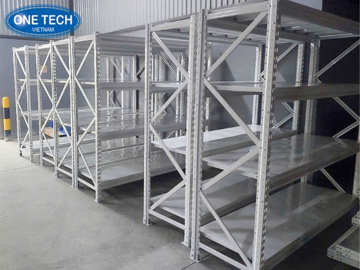 Phân loại theo tải trọng lưu trữ của kệ trung tải