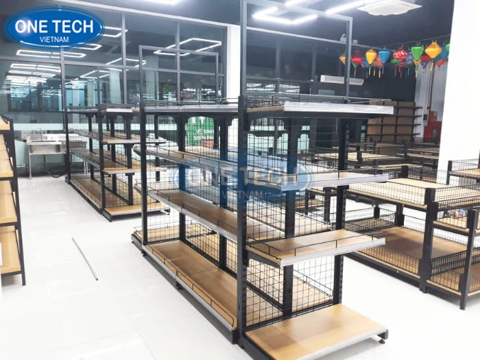 Sử dụng kệ sắt phối gỗ hiện đại