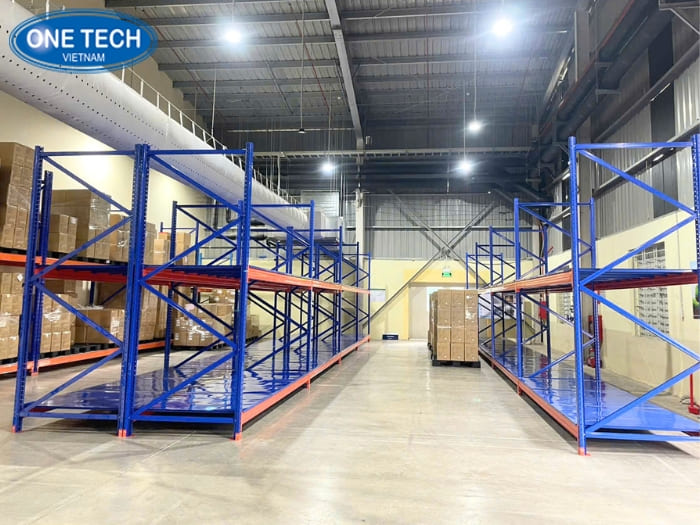 Ứng dụng thực tế của kệ kho trung tải