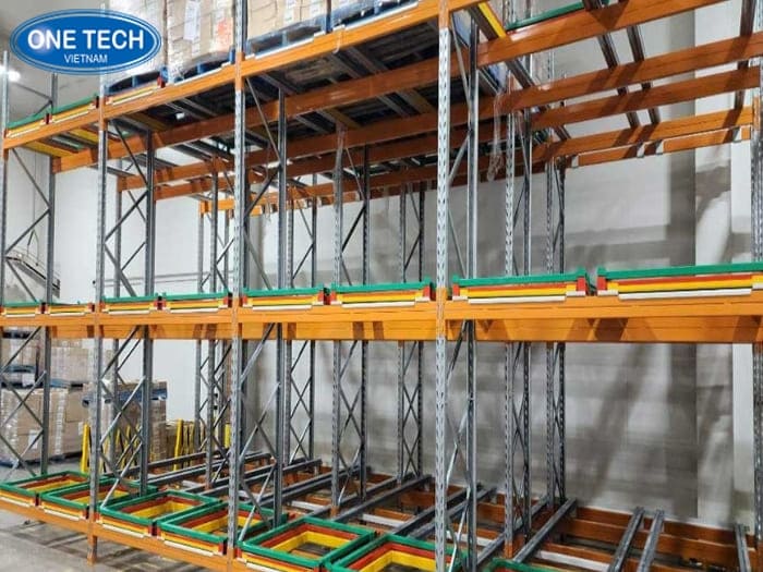 Kệ Push Back - Tối ưu kho bằng khay trượt lồng chứa pallet
