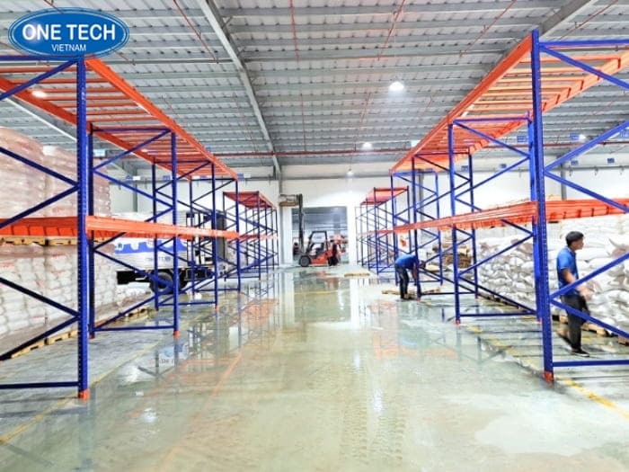 Kệ Selective xuất nhập hàng dễ dàng