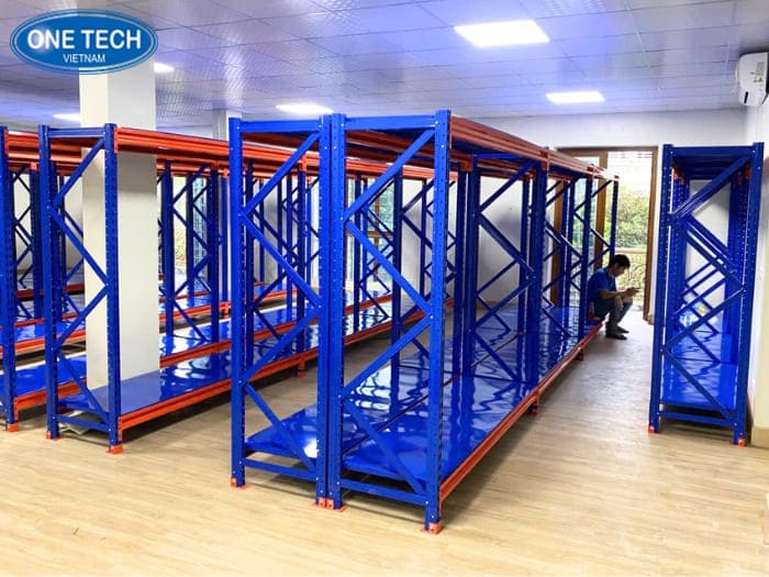 Kệ kho hàng hạng trung tải trọng 200 - 700kg/tầng