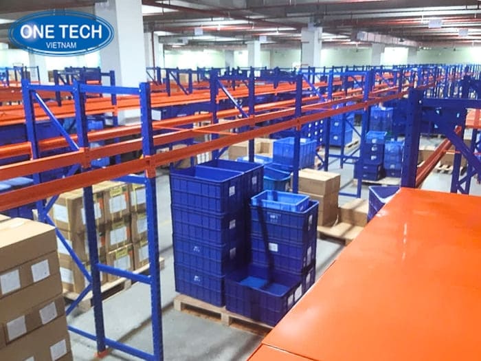 Sử dụng hệ thống kệ trung tải 3 chân trụ