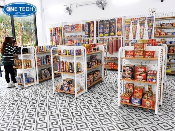 Kệ khung sắt mặt gỗ trưng bày sang trọng