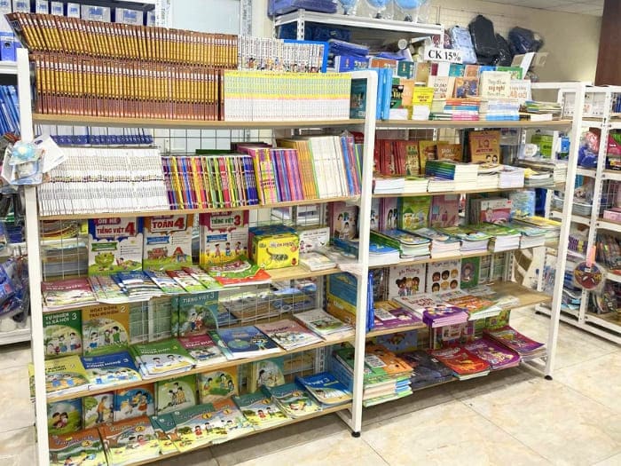 Kệ khung sắt phối gỗ trưng bày sách