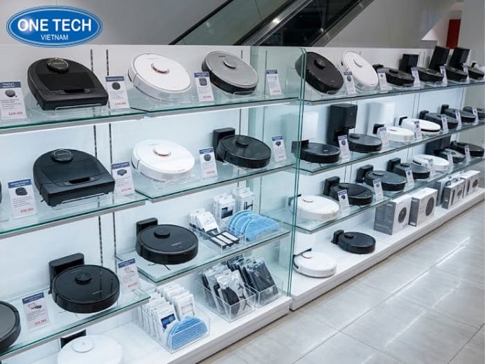 Kệ kính làm nổi bật con robot hút bụi hơn, mang tính thẩm mỹ cao