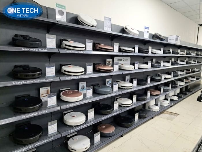 Kệ lưng tôn chắc chắn, đa dụng hơn khi trưng bày robot hút bụi