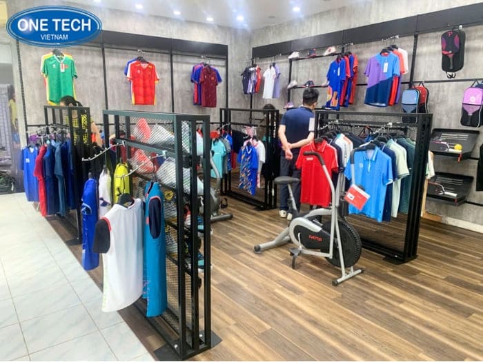 Kệ treo quần áo thể thao tiện lợi