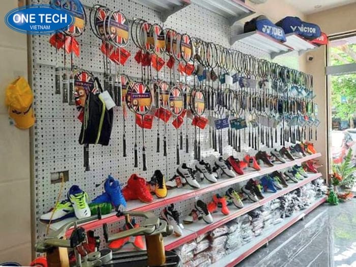 Kệ móc treo tường bày vợt thể thao