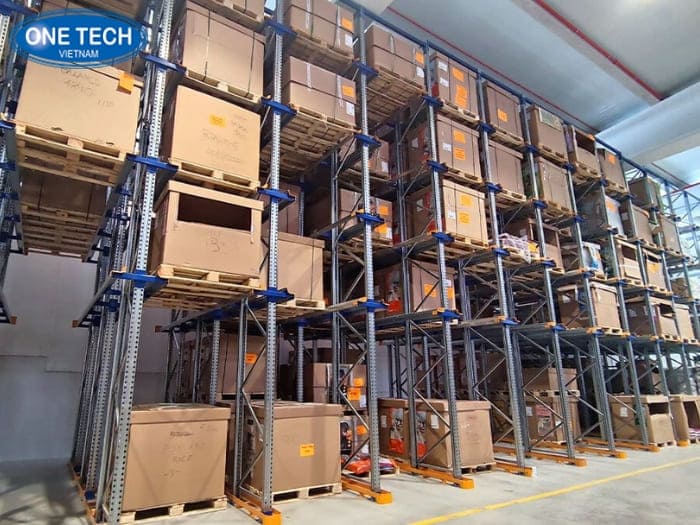 Kệ để pallet Drive In