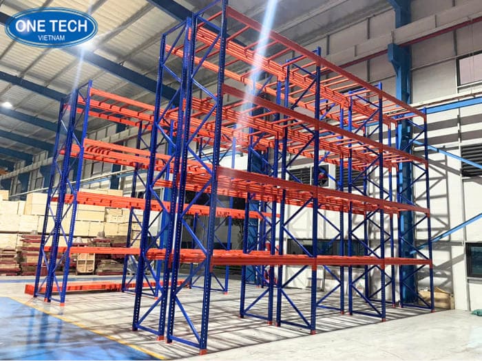Kệ kho công nghiệp sử dụng sắt dày sơn tĩnh điện 4 tầng