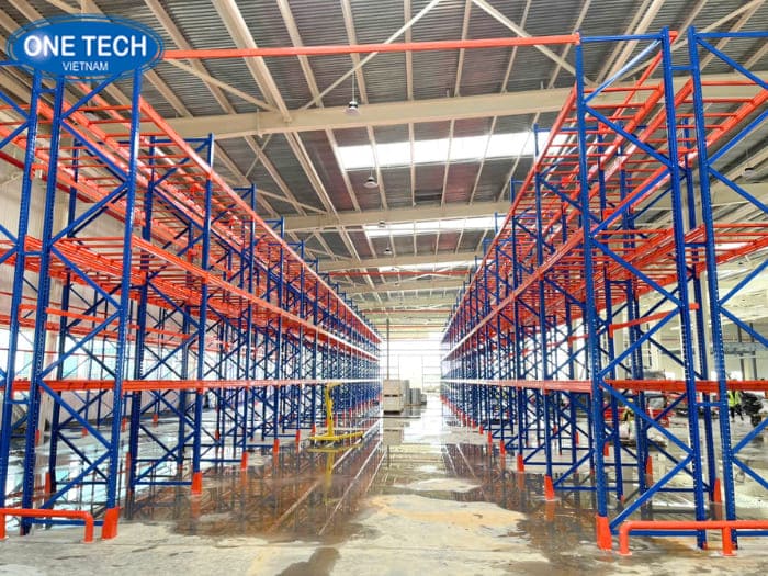 Lắp đặt 100 bộ kệ hạng nặng chuyên dụng