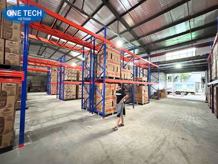 Triển khai trong kho hàng có quy mô khoảng 1.000m²