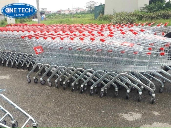 Hơn 250 xe đẩy và giỏ kéo cho khách hàng mua sắm