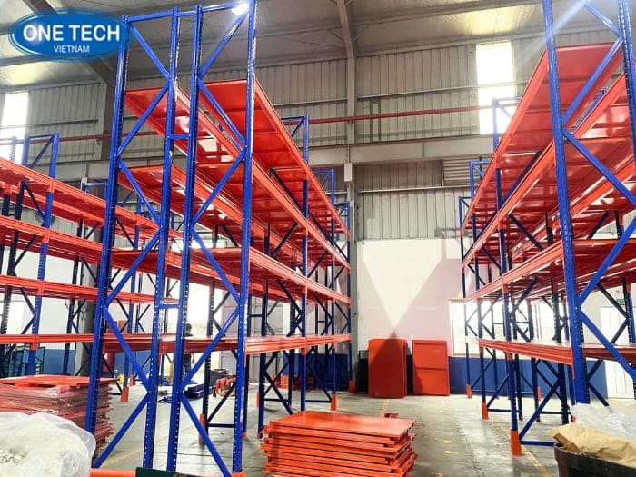 Tận dụng chiều cao nhà kho tối đa