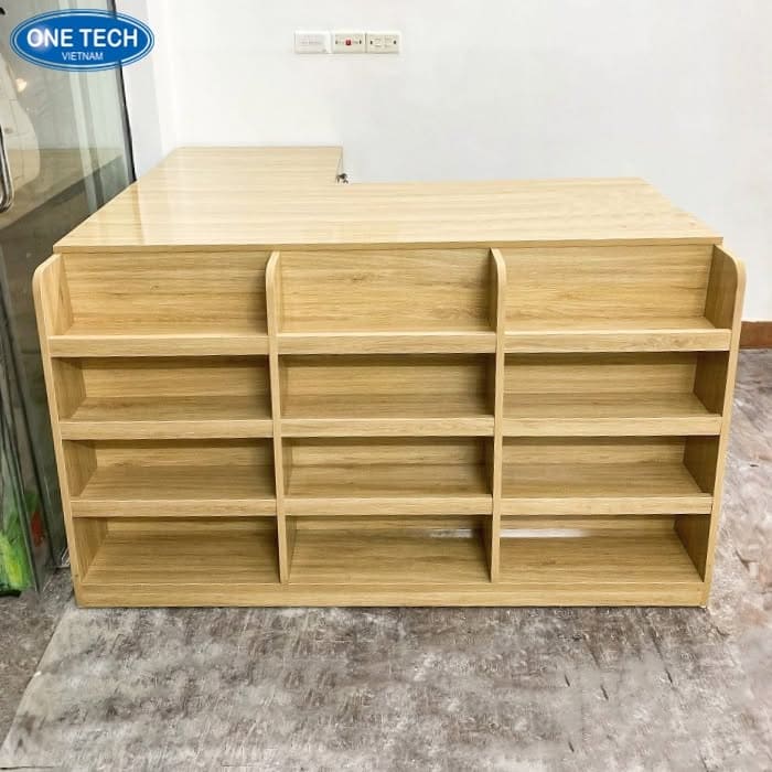 Bàn thu ngân gỗ ở Đồng Tháp