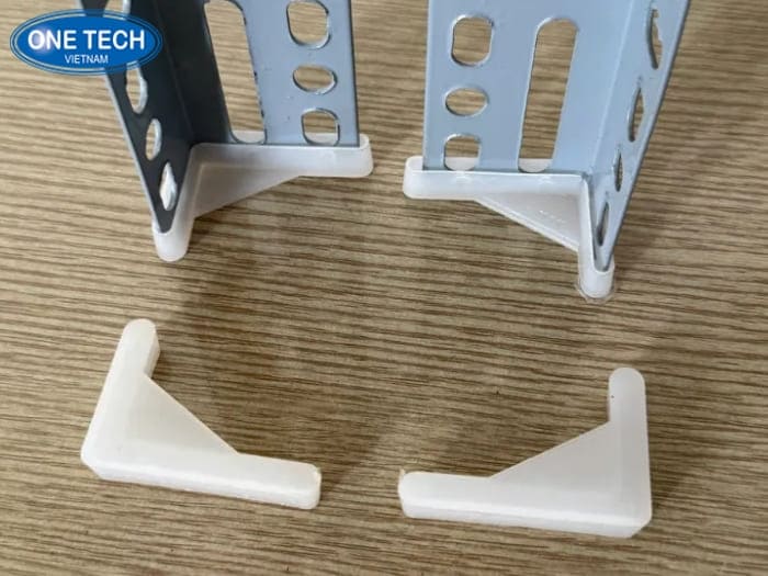 Phụ kiện ốp nhựa đế chân trụ kệ sắt V lỗ