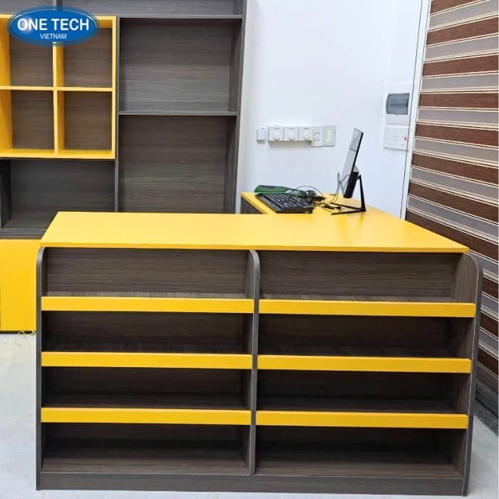 Quầy thu ngân màu đen phối vàng
