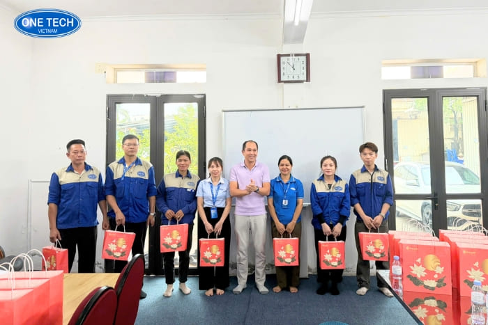 Trao bánh trung thu nhà máy 01