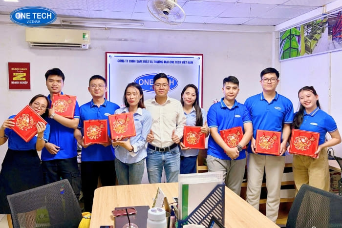Trao bánh trung thu văn phòng hcm