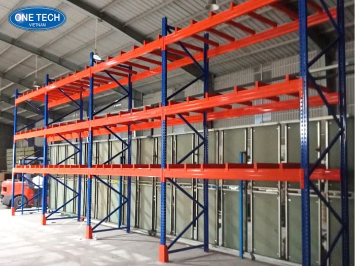 Kệ Selective lưu trữ hàng hóa trên pallet