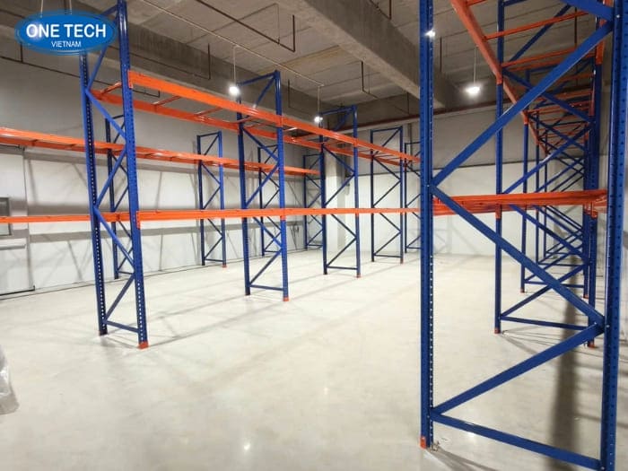 Kệ Selective tải nặng thiết kế đơn giản, dễ xuất nhập