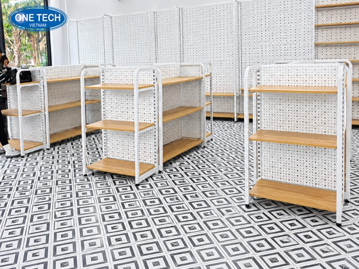 Kệ gỗ phối lưng tôn chắc chắn, hiện đại