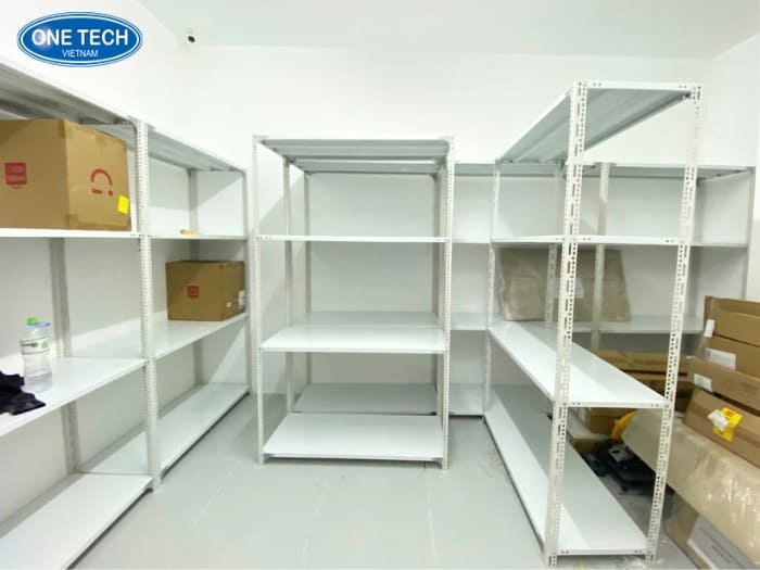 Địa chỉ mua kệ sắt V lỗ giá rẻ, uy tín tại TPHCM
