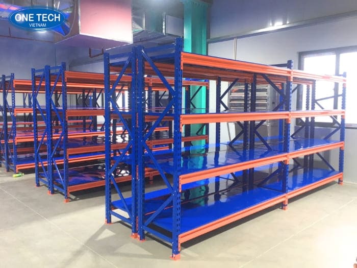 Kệ sắt để hàng trong kho
