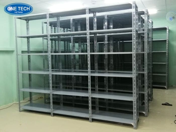 Kệ sắt V lỗ tiết kiệm cho kho hàng